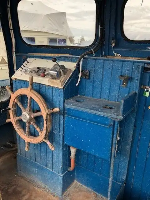Nava de pescuit tip trauler de vânzare