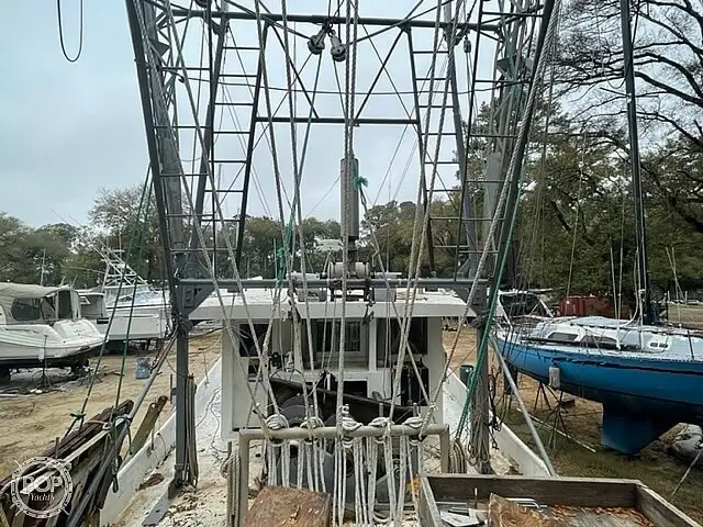 Nava de pescuit tip trauler de vânzare