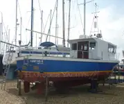 Nava de pescuit tip trauler de vânzare