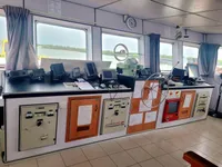 Ambarcațiune de debarcare, cu rezervoare de vânzare