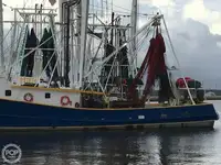 Nava de pescuit tip trauler de vânzare