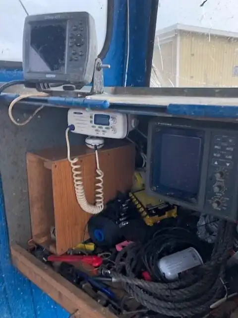 Nava de pescuit tip trauler de vânzare