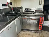 Nava de pescuit tip trauler de vânzare