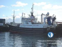 Nava de pescuit tip trauler de vânzare