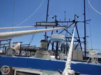 Nava de pescuit tip trauler de vânzare