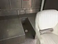 Ambarcațiune de debarcare, cu rezervoare de vânzare