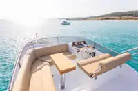Nava de pescuit tip trauler de vânzare