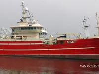 Nava de pescuit tip trauler de vânzare