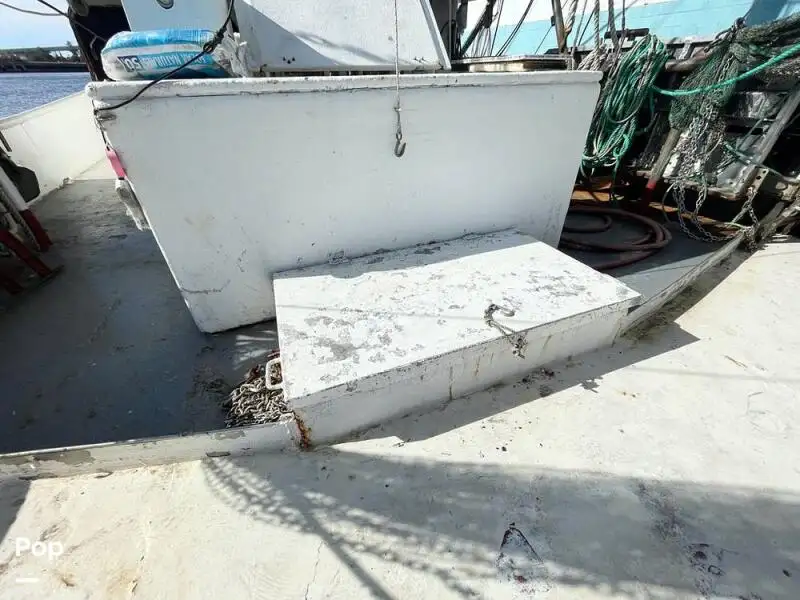 Nava de pescuit tip trauler de vânzare