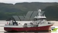 Nava de pescuit tip trauler de vânzare