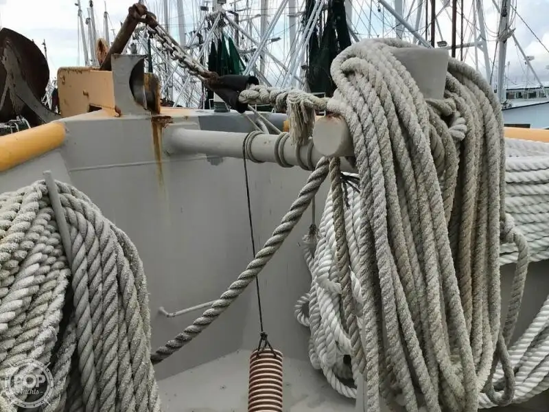 Nava de pescuit tip trauler de vânzare