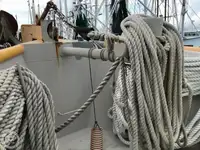 Nava de pescuit tip trauler de vânzare