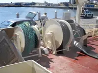 Nava de pescuit tip trauler de vânzare