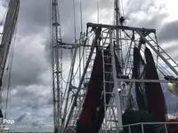 Nava de pescuit tip trauler de vânzare
