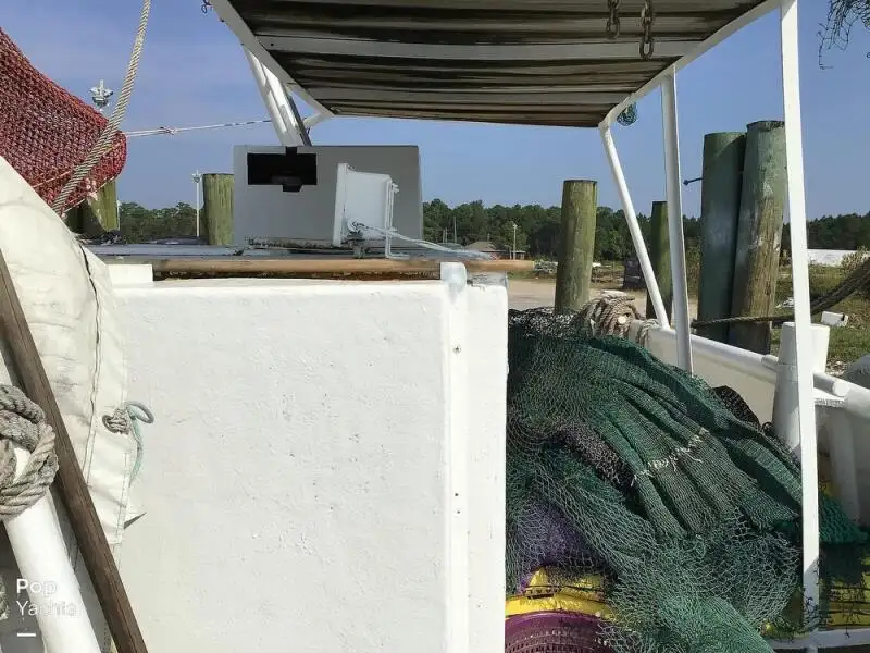 Nava de pescuit tip trauler de vânzare