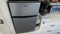 Nava de pescuit tip trauler de vânzare