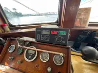 Nava de pescuit tip trauler de vânzare