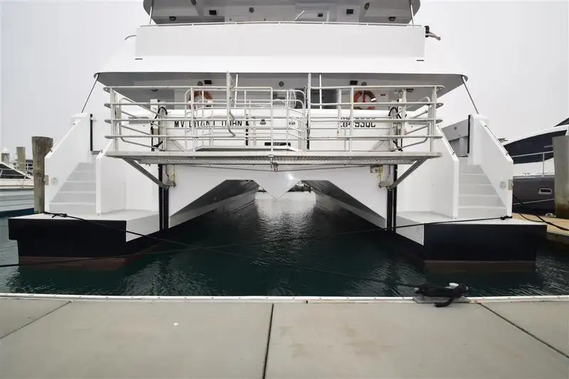 Catamaran de vânzare