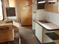 Ambarcațiune de debarcare, cu rezervoare de vânzare