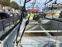 Nava de pescuit tip trauler de vânzare