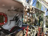 Nava de pescuit tip trauler de vânzare