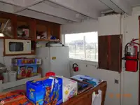Șalupă de vânzare