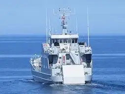 Ambarcațiune de debarcare, cu rezervoare de vânzare