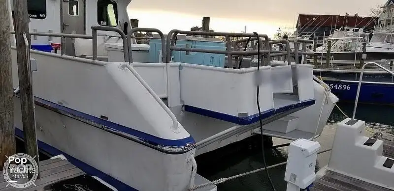 Nava de pescuit tip trauler de vânzare