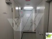 Ambarcațiune de debarcare, cu rezervoare de vânzare