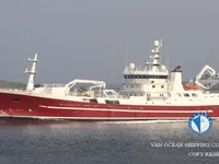 Nava de pescuit tip trauler de vânzare