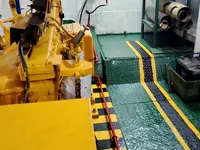 Ambarcațiune de debarcare, cu rezervoare de vânzare