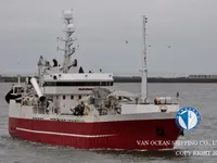Nava de pescuit tip trauler de vânzare