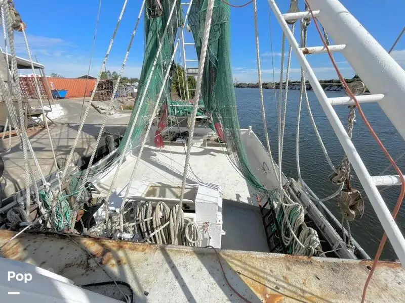 Nava de pescuit tip trauler de vânzare