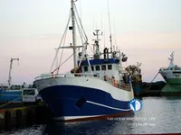Nava de pescuit tip trauler de vânzare