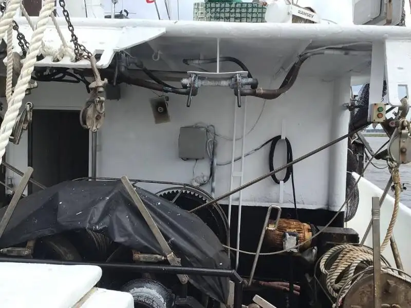 Nava de pescuit tip trauler de vânzare