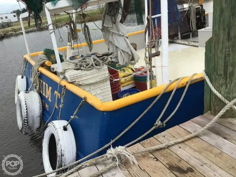 Nava de pescuit tip trauler de vânzare