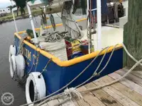 Nava de pescuit tip trauler de vânzare