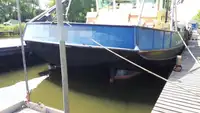 Nava de pescuit tip trauler de vânzare