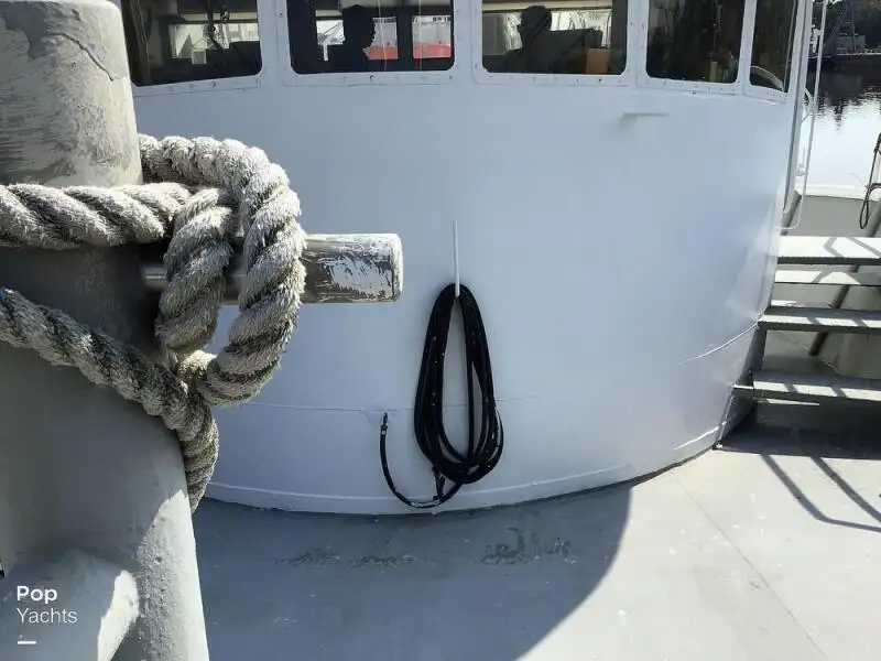 Nava de pescuit tip trauler de vânzare