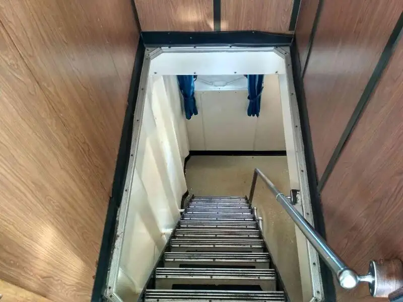 Nava de pescuit tip trauler de vânzare