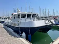 Catamaran de vânzare