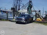 Nava de pescuit tip trauler de vânzare