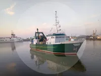 Nava de pescuit tip trauler de vânzare