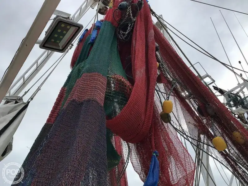 Nava de pescuit tip trauler de vânzare