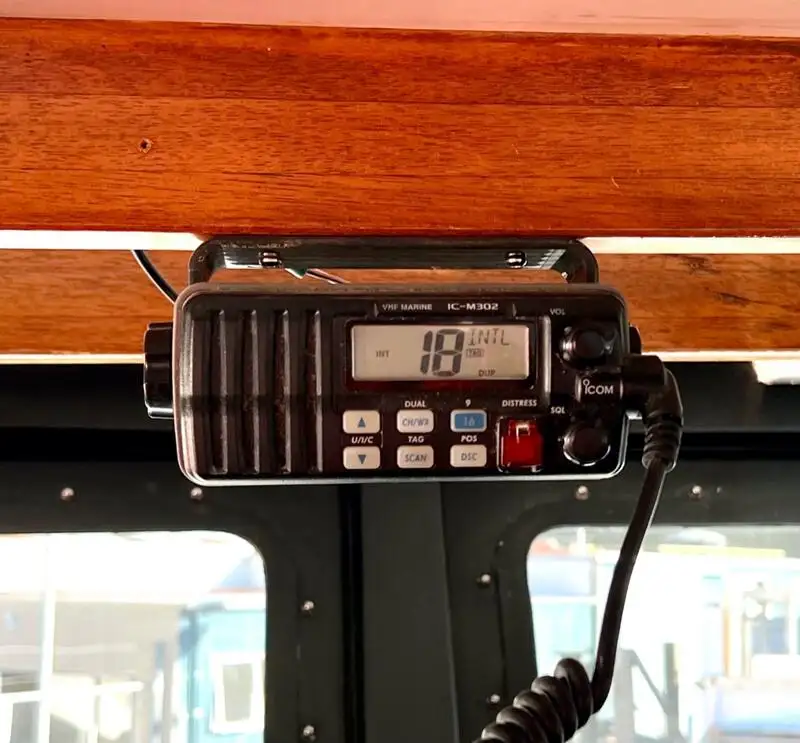 Nava de pescuit tip trauler de vânzare