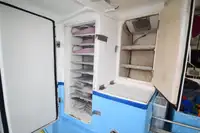Șalupă de vânzare