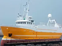 Nava de pescuit tip trauler de vânzare
