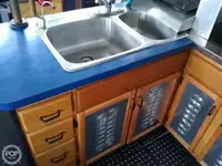 Șalupă de vânzare