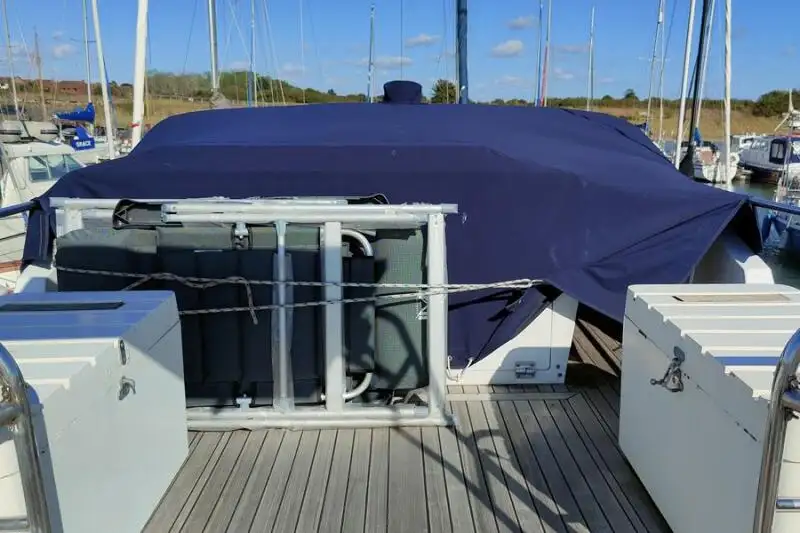 Nava de pescuit tip trauler de vânzare