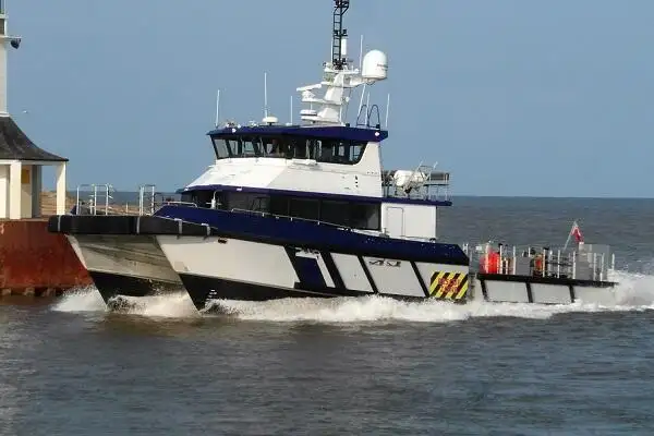 Catamaran de vânzare